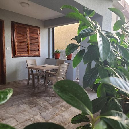 Eden Guesthouse Durrës Esterno foto