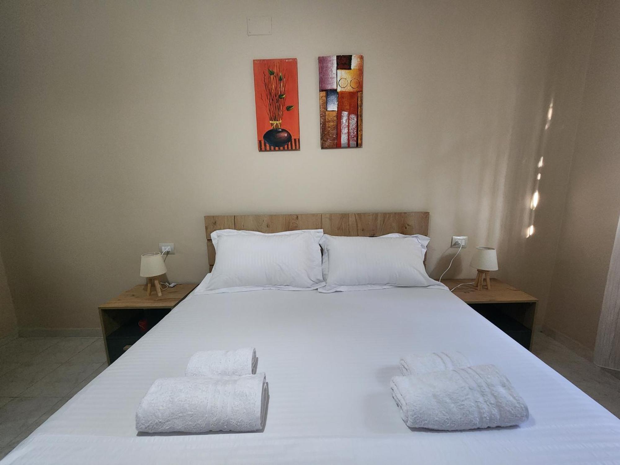 Eden Guesthouse Durrës Esterno foto