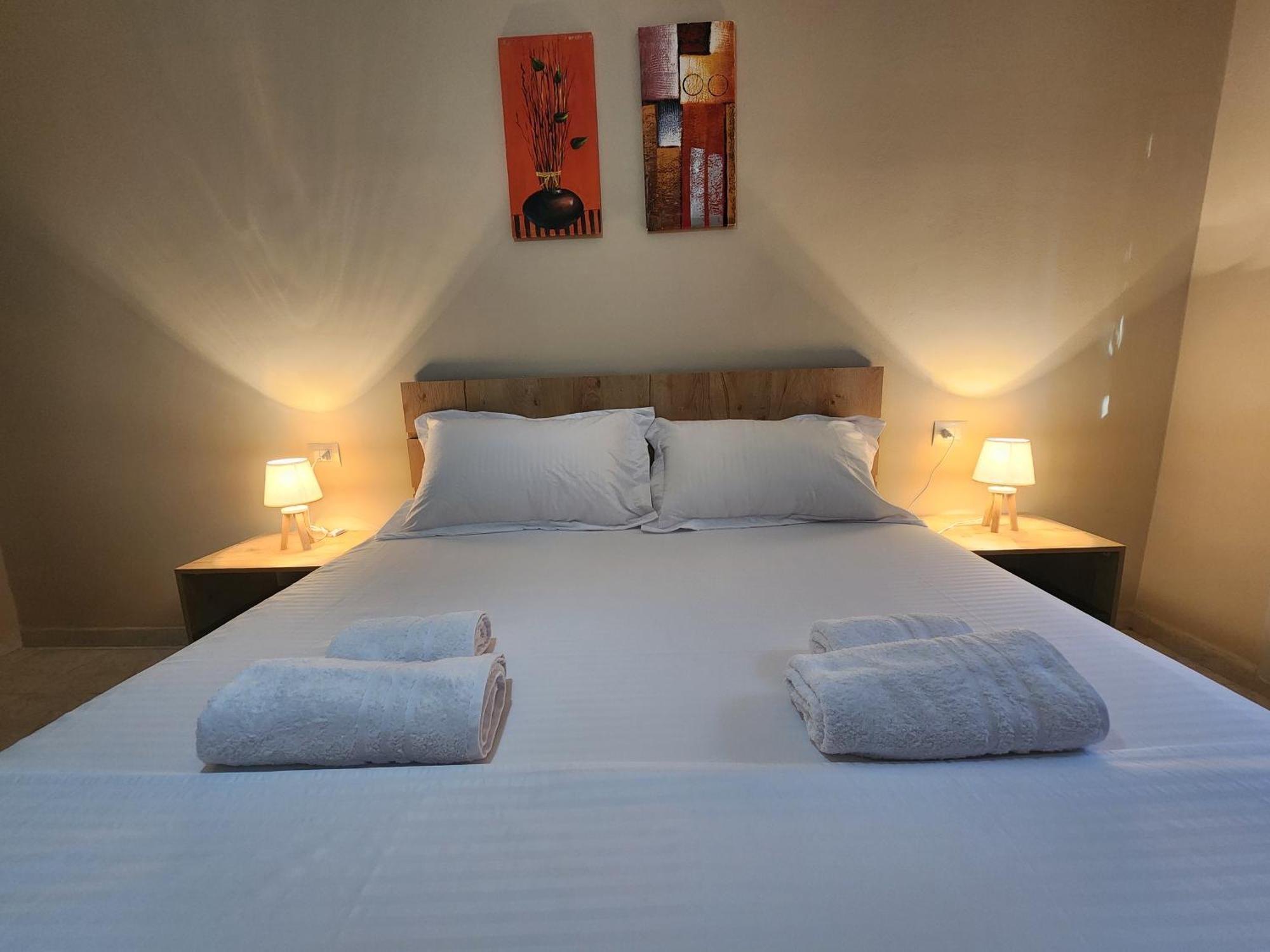 Eden Guesthouse Durrës Esterno foto