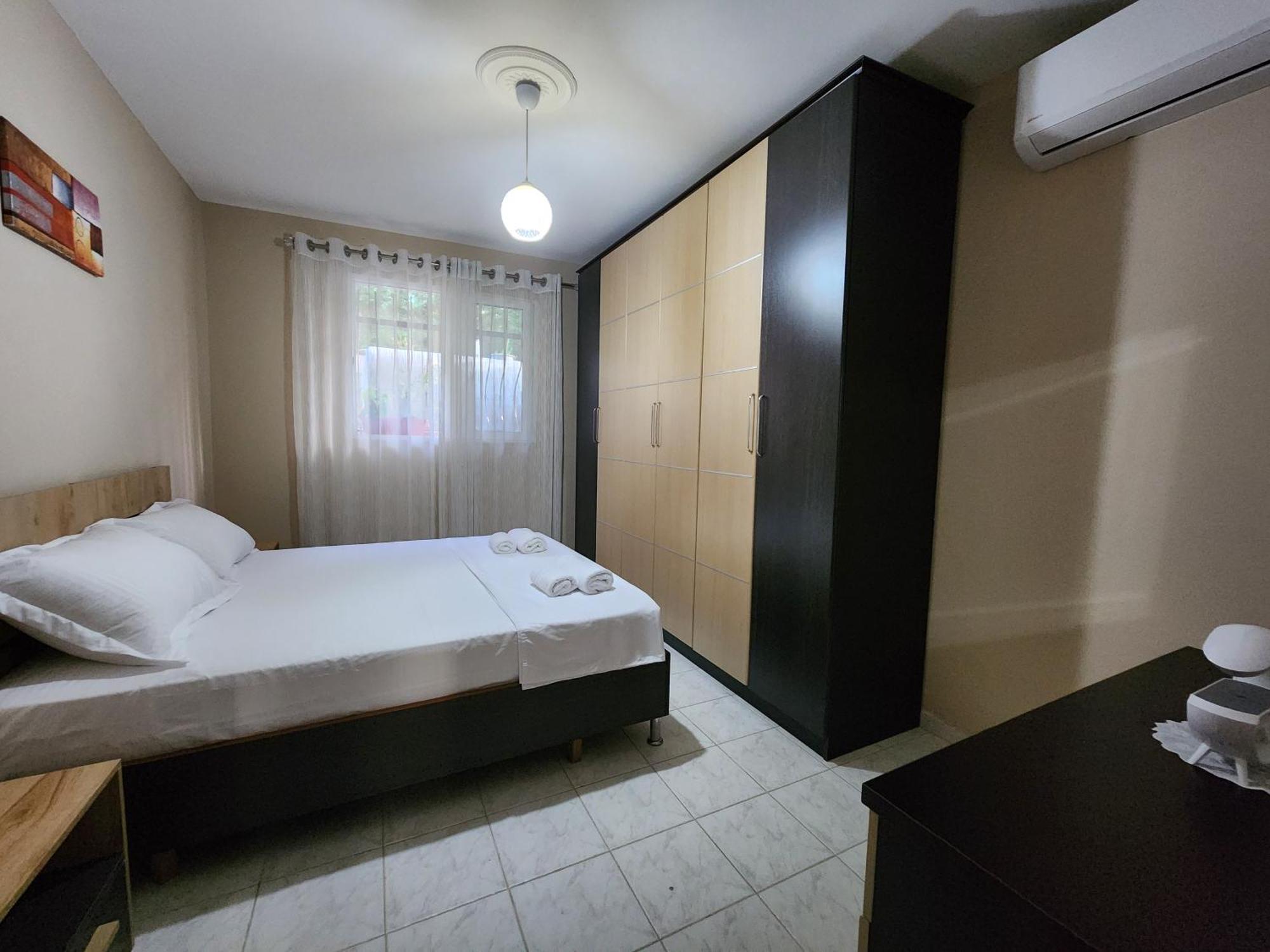 Eden Guesthouse Durrës Esterno foto