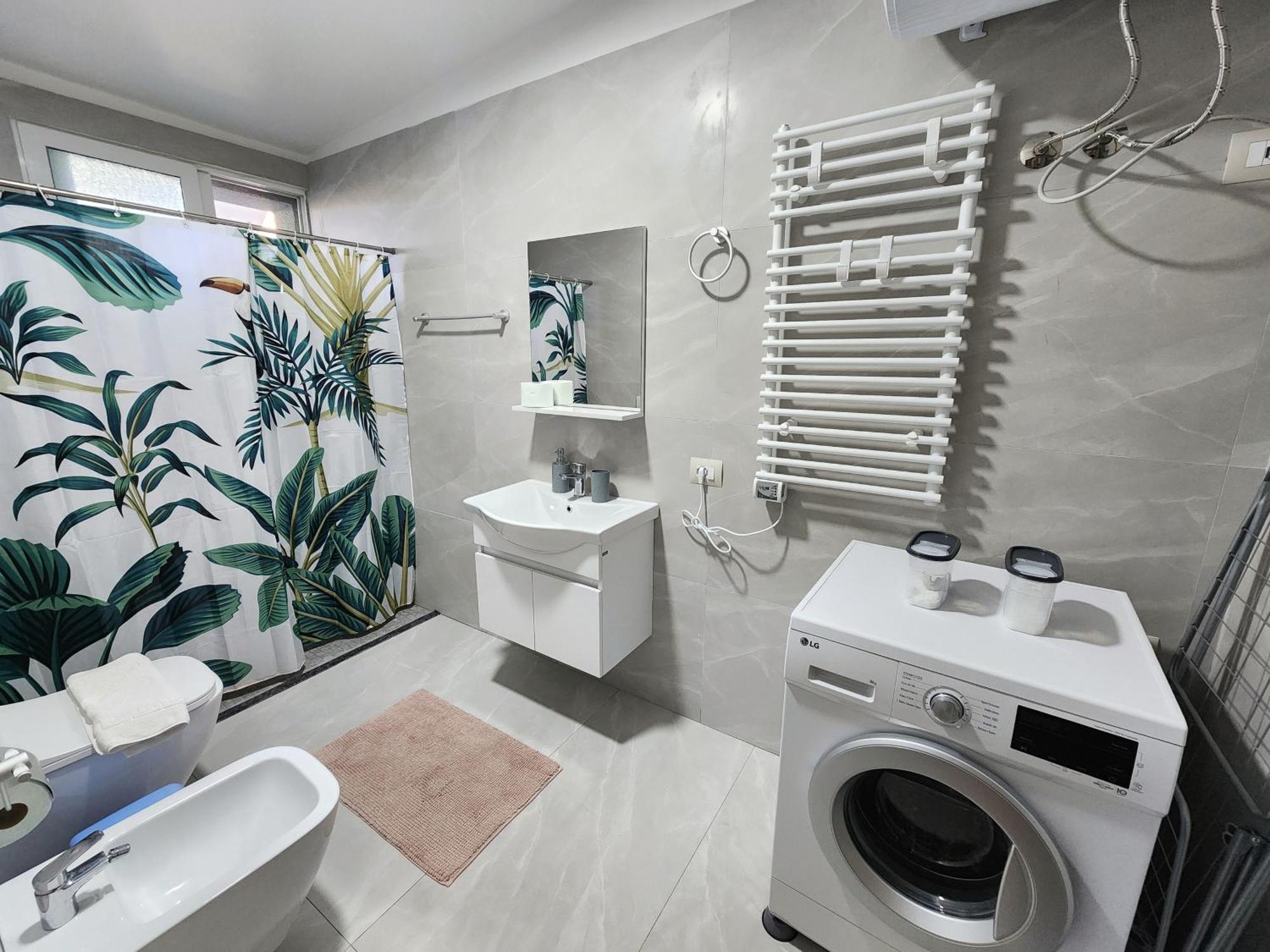Eden Guesthouse Durrës Esterno foto